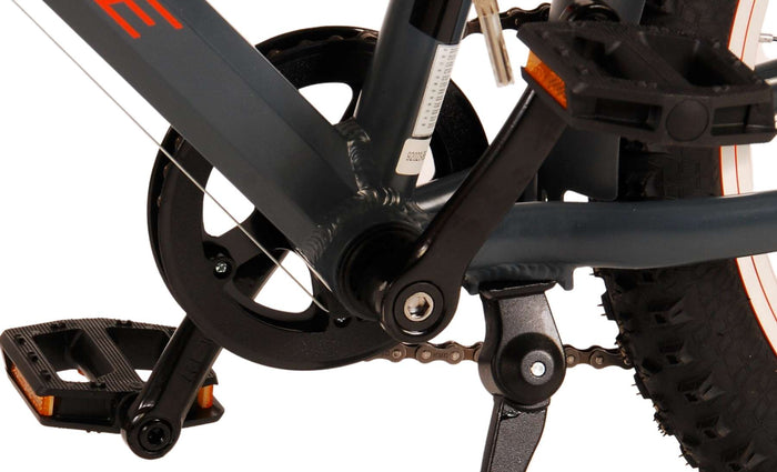 Volare Rocky Barncykel 20 tum, Grå Orange 6 växlar - Lilla Cykelbutiken